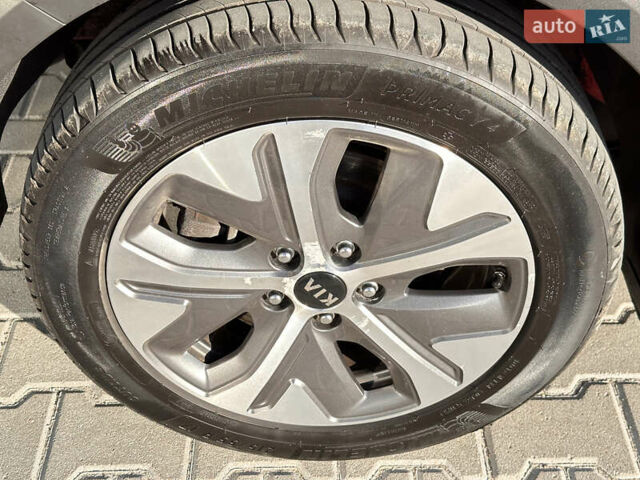 Красный Киа Niro, объемом двигателя 0 л и пробегом 161 тыс. км за 17950 $, фото 35 на Automoto.ua