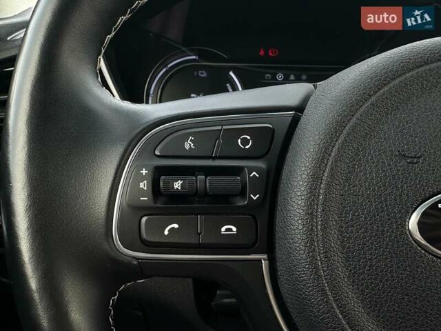 Червоний Кіа Niro, об'ємом двигуна 0 л та пробігом 61 тис. км за 23500 $, фото 45 на Automoto.ua