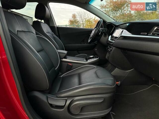 Червоний Кіа Niro, об'ємом двигуна 0 л та пробігом 61 тис. км за 23500 $, фото 93 на Automoto.ua