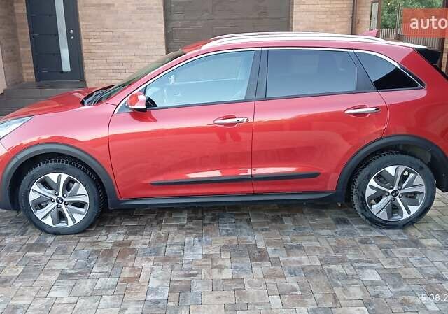Красный Киа Niro, объемом двигателя 0 л и пробегом 117 тыс. км за 18950 $, фото 4 на Automoto.ua