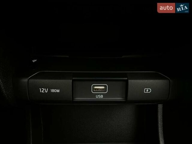 Красный Киа Niro, объемом двигателя 0 л и пробегом 47 тыс. км за 23900 $, фото 71 на Automoto.ua