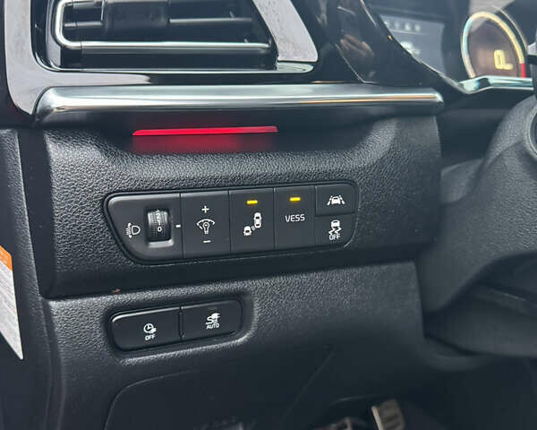 Красный Киа Niro, объемом двигателя 0 л и пробегом 144 тыс. км за 18800 $, фото 31 на Automoto.ua