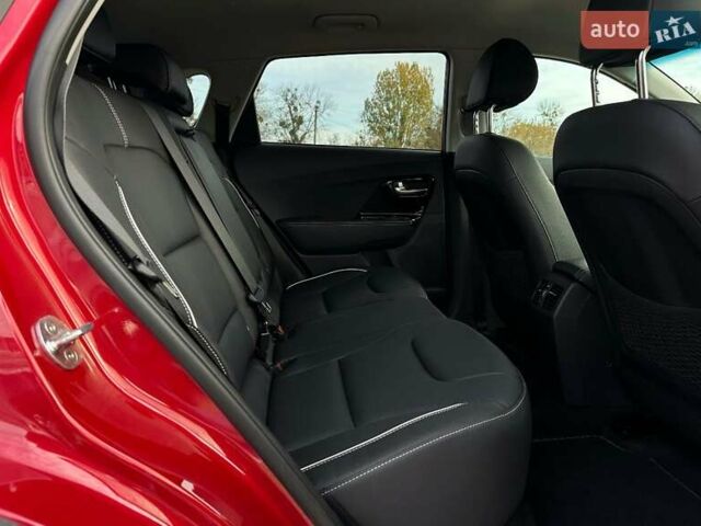 Червоний Кіа Niro, об'ємом двигуна 0 л та пробігом 61 тис. км за 23500 $, фото 90 на Automoto.ua