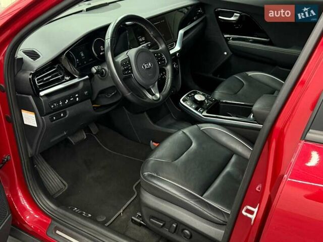 Червоний Кіа Niro, об'ємом двигуна 0 л та пробігом 110 тис. км за 19648 $, фото 15 на Automoto.ua