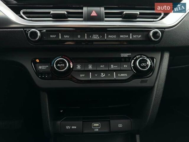 Красный Киа Niro, объемом двигателя 0 л и пробегом 47 тыс. км за 23900 $, фото 11 на Automoto.ua