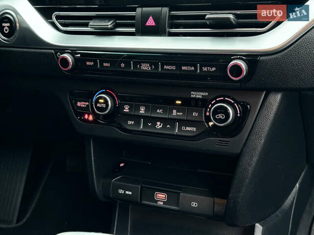 Червоний Кіа Niro, об'ємом двигуна 0 л та пробігом 151 тис. км за 18500 $, фото 39 на Automoto.ua