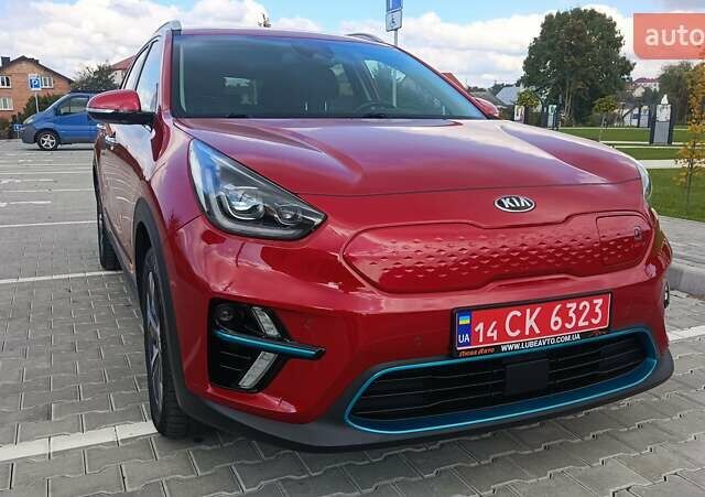 Красный Киа Niro, объемом двигателя 0 л и пробегом 105 тыс. км за 19999 $, фото 15 на Automoto.ua
