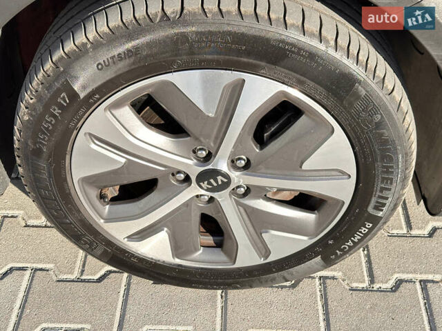 Красный Киа Niro, объемом двигателя 0 л и пробегом 161 тыс. км за 17950 $, фото 34 на Automoto.ua