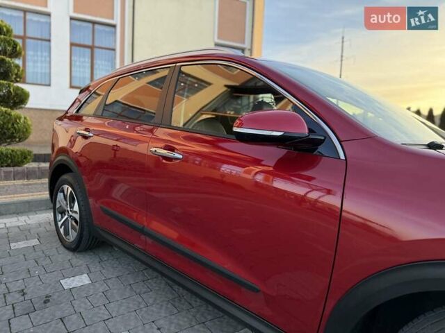 Красный Киа Niro, объемом двигателя 0 л и пробегом 67 тыс. км за 19850 $, фото 13 на Automoto.ua