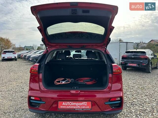 Червоний Кіа Niro, об'ємом двигуна 0 л та пробігом 61 тис. км за 23500 $, фото 86 на Automoto.ua