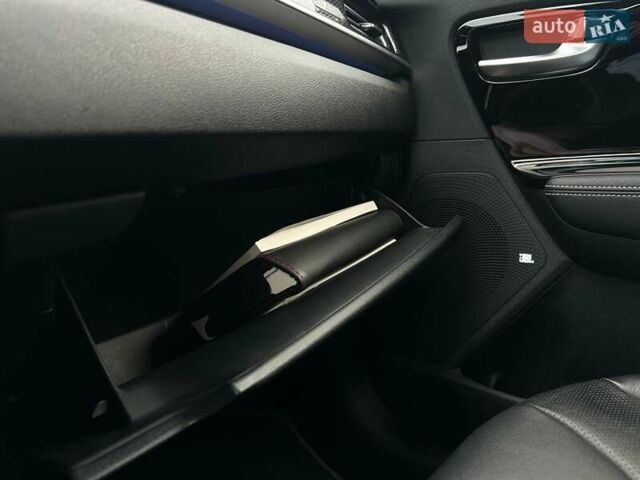 Червоний Кіа Niro, об'ємом двигуна 0 л та пробігом 61 тис. км за 23500 $, фото 76 на Automoto.ua