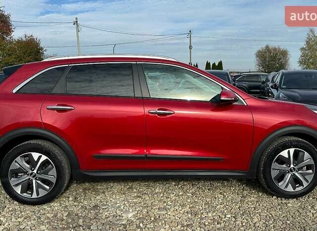 Червоний Кіа Niro, об'ємом двигуна 0 л та пробігом 61 тис. км за 23500 $, фото 25 на Automoto.ua