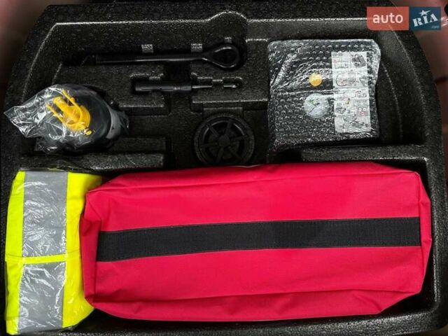 Червоний Кіа Niro, об'ємом двигуна 0 л та пробігом 61 тис. км за 23500 $, фото 91 на Automoto.ua