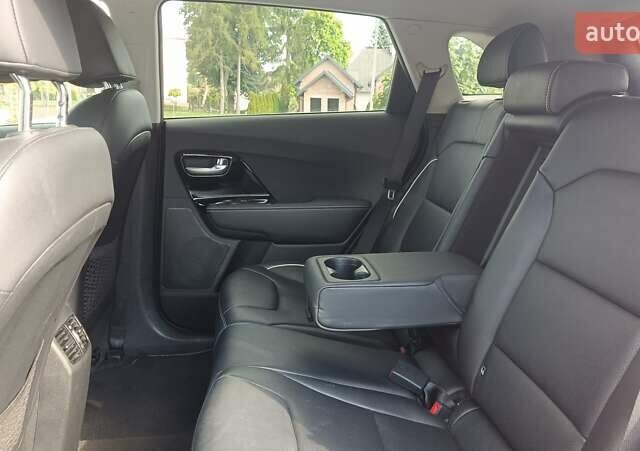 Красный Киа Niro, объемом двигателя 0 л и пробегом 105 тыс. км за 19999 $, фото 22 на Automoto.ua