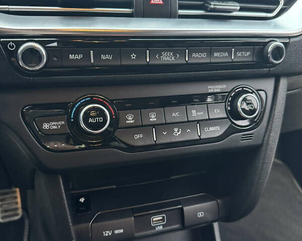 Красный Киа Niro, объемом двигателя 0 л и пробегом 144 тыс. км за 18800 $, фото 41 на Automoto.ua