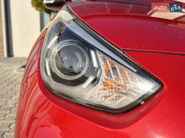 Красный Киа Niro, объемом двигателя 0 л и пробегом 163 тыс. км за 17850 $, фото 10 на Automoto.ua