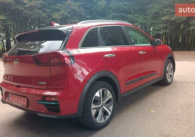 Киа Niro 2020 в Львове на Automoto.ua Красный Киа Niro, объемом двигателя 0 л и пробегом 105 тыс. км за 19999 $, фото 12 на Automoto.ua