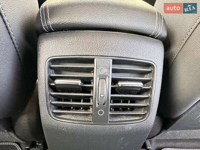 Красный Киа Niro, объемом двигателя 0 л и пробегом 162 тыс. км за 17900 $, фото 63 на Automoto.ua