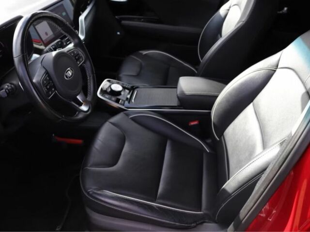 Красный Киа Niro, объемом двигателя 0 л и пробегом 84 тыс. км за 18368 $, фото 8 на Automoto.ua