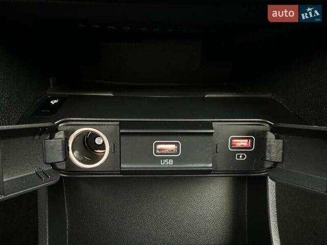 Червоний Кіа Niro, об'ємом двигуна 0 л та пробігом 61 тис. км за 23500 $, фото 69 на Automoto.ua