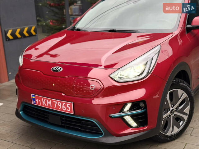 Червоний Кіа Niro, об'ємом двигуна 0 л та пробігом 151 тис. км за 18500 $, фото 5 на Automoto.ua