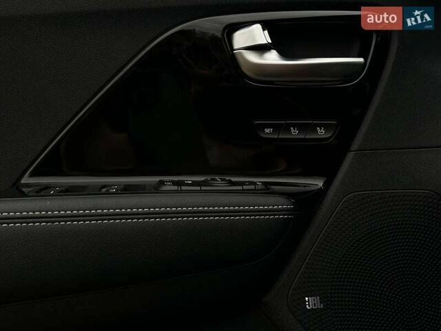 Красный Киа Niro, объемом двигателя 0 л и пробегом 47 тыс. км за 24900 $, фото 3 на Automoto.ua