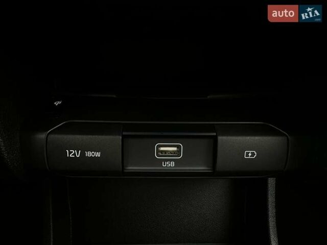 Красный Киа Niro, объемом двигателя 0 л и пробегом 47 тыс. км за 24900 $, фото 12 на Automoto.ua