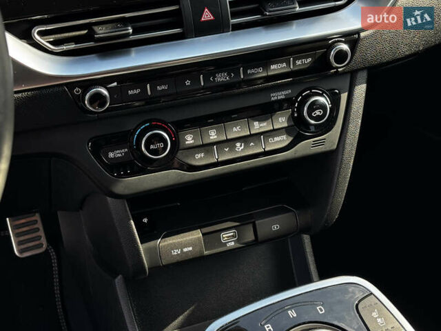 Красный Киа Niro, объемом двигателя 0 л и пробегом 44 тыс. км за 22600 $, фото 23 на Automoto.ua