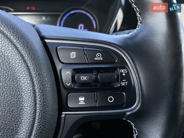 Червоний Кіа Niro, об'ємом двигуна 0 л та пробігом 128 тис. км за 19900 $, фото 3 на Automoto.ua