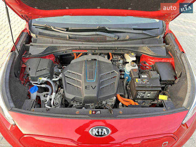 Красный Киа Niro, объемом двигателя 0 л и пробегом 161 тыс. км за 17950 $, фото 65 на Automoto.ua
