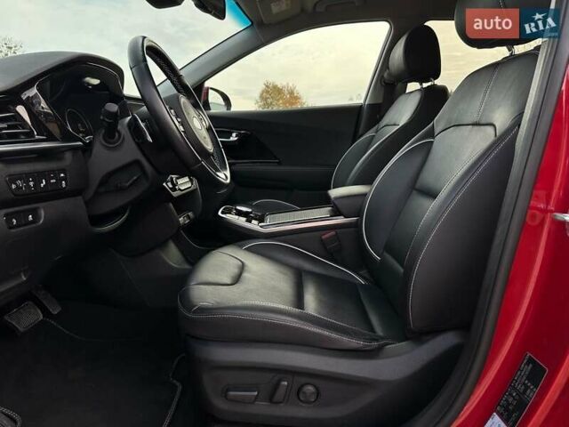 Червоний Кіа Niro, об'ємом двигуна 0 л та пробігом 61 тис. км за 23500 $, фото 40 на Automoto.ua