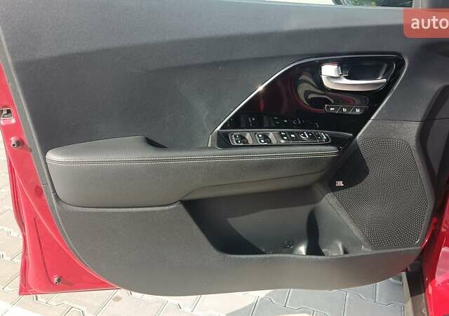 Красный Киа Niro, объемом двигателя 0 л и пробегом 105 тыс. км за 19999 $, фото 19 на Automoto.ua