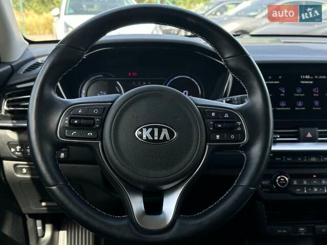 Киа Niro 2020 в Львове на Automoto.ua Красный Киа Niro, объемом двигателя 0 л и пробегом 48 тыс. км за 23700 $, фото 39 на Automoto.ua