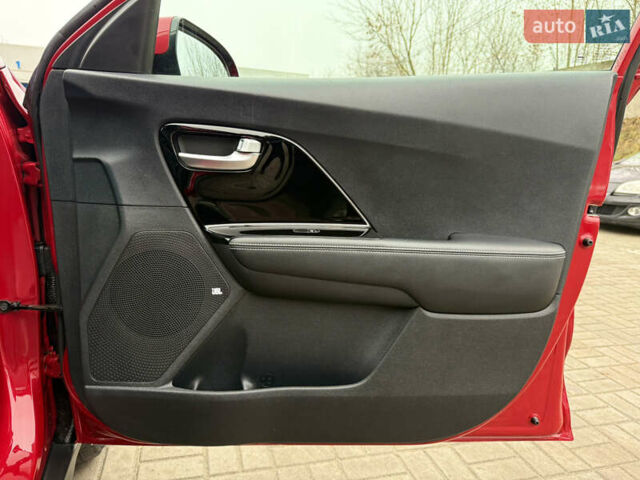 Червоний Кіа Niro, об'ємом двигуна 0 л та пробігом 128 тис. км за 19900 $, фото 58 на Automoto.ua