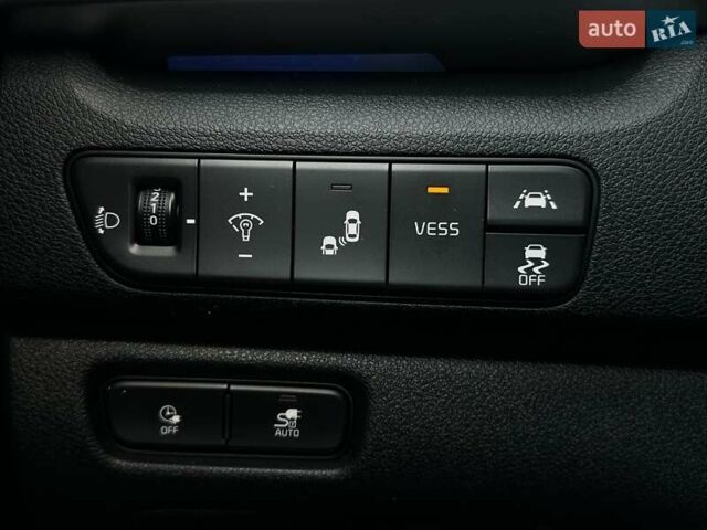 Червоний Кіа Niro, об'ємом двигуна 0 л та пробігом 48 тис. км за 23700 $, фото 4 на Automoto.ua