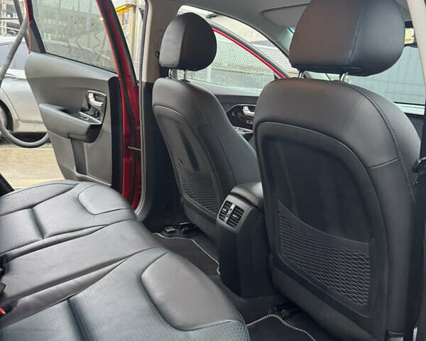 Красный Киа Niro, объемом двигателя 0 л и пробегом 144 тыс. км за 18800 $, фото 47 на Automoto.ua
