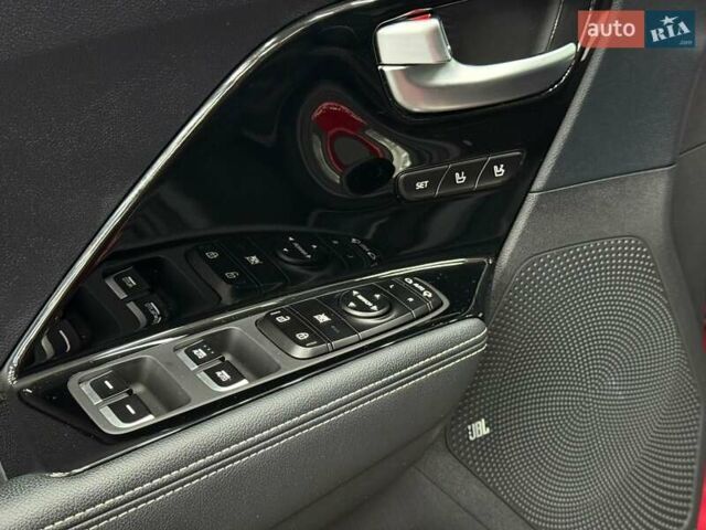 Червоний Кіа Niro, об'ємом двигуна 0 л та пробігом 110 тис. км за 19648 $, фото 13 на Automoto.ua