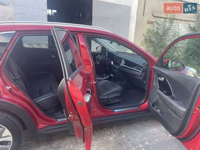Красный Киа Niro, объемом двигателя 0 л и пробегом 124 тыс. км за 18200 $, фото 7 на Automoto.ua