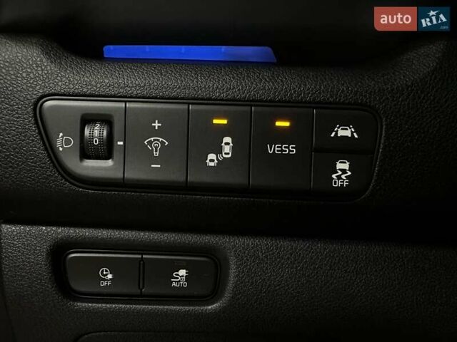 Красный Киа Niro, объемом двигателя 0 л и пробегом 47 тыс. км за 24900 $, фото 46 на Automoto.ua