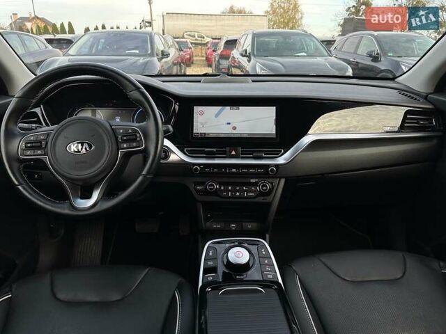 Червоний Кіа Niro, об'ємом двигуна 0 л та пробігом 61 тис. км за 23500 $, фото 80 на Automoto.ua