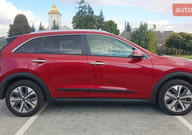 Красный Киа Niro, объемом двигателя 0 л и пробегом 105 тыс. км за 19999 $, фото 12 на Automoto.ua