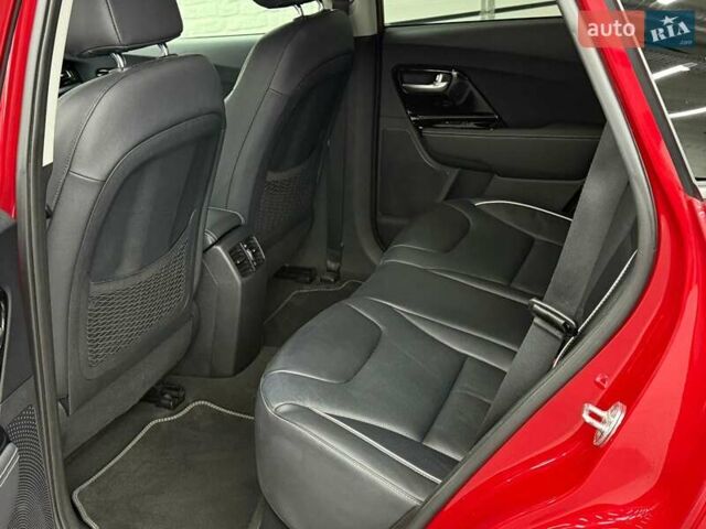 Червоний Кіа Niro, об'ємом двигуна 0 л та пробігом 110 тис. км за 19648 $, фото 29 на Automoto.ua