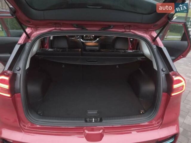 Красный Киа Niro, объемом двигателя 0 л и пробегом 87 тыс. км за 20492 $, фото 33 на Automoto.ua