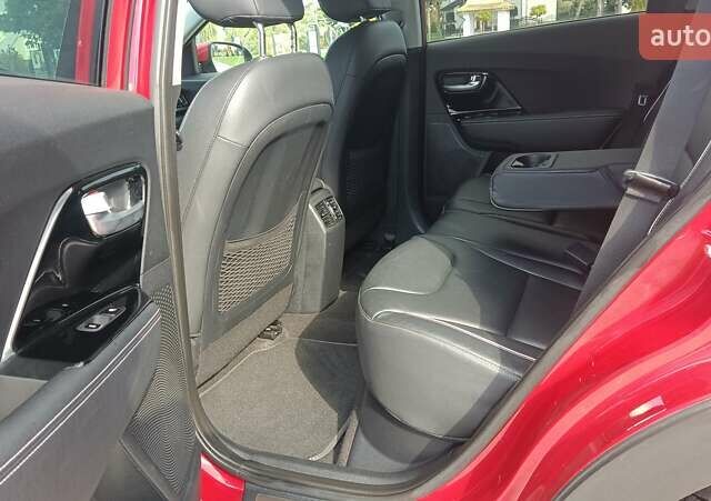 Красный Киа Niro, объемом двигателя 0 л и пробегом 105 тыс. км за 19999 $, фото 20 на Automoto.ua