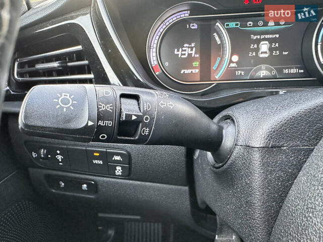 Красный Киа Niro, объемом двигателя 0 л и пробегом 163 тыс. км за 17850 $, фото 77 на Automoto.ua