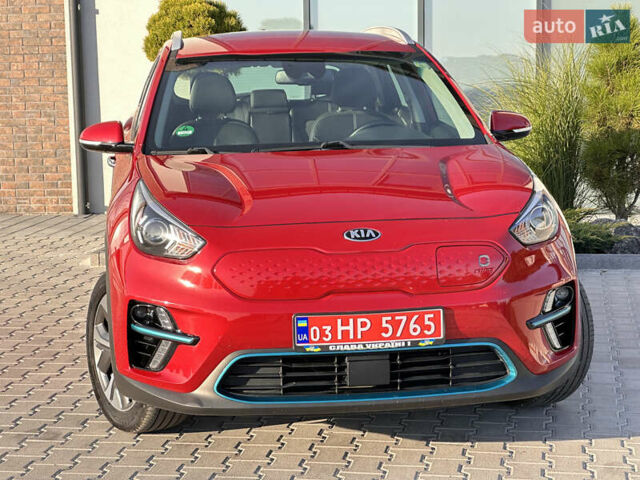 Красный Киа Niro, объемом двигателя 0 л и пробегом 162 тыс. км за 17900 $, фото 2 на Automoto.ua