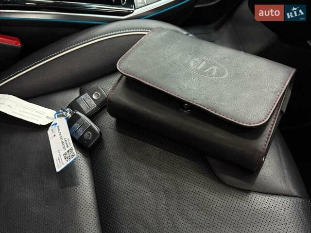 Червоний Кіа Niro, об'ємом двигуна 0 л та пробігом 110 тис. км за 19648 $, фото 24 на Automoto.ua