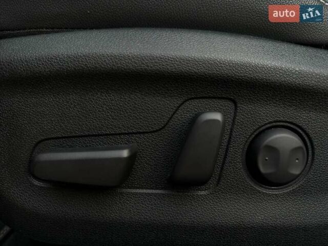 Червоний Кіа Niro, об'ємом двигуна 0 л та пробігом 61 тис. км за 23500 $, фото 1 на Automoto.ua