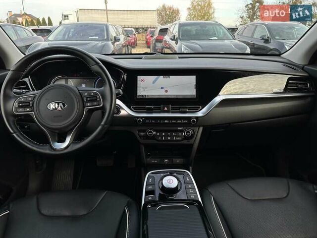 Червоний Кіа Niro, об'ємом двигуна 0 л та пробігом 61 тис. км за 23500 $, фото 34 на Automoto.ua
