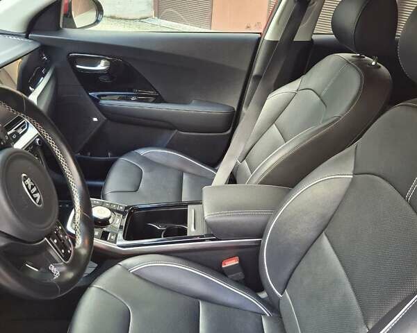 Червоний Кіа Niro, об'ємом двигуна 0 л та пробігом 110 тис. км за 19800 $, фото 14 на Automoto.ua